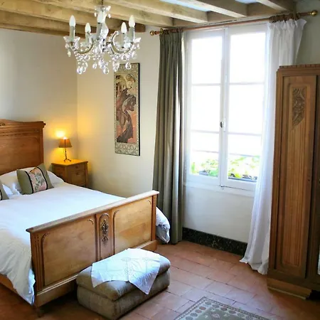 Le Chaton Rouge Bed & Breakfast